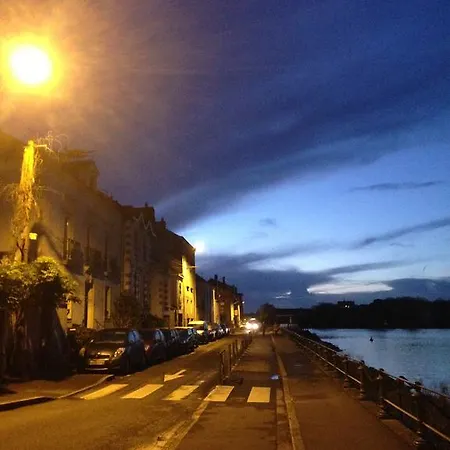 La Maison Bleue Trentemoult Bed & Breakfast