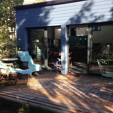 La Maison Bleue Trentemoult Bed & Breakfast