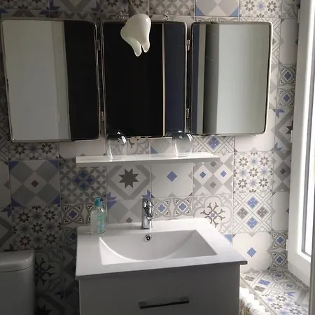 فندق مبيت وإفطار La Maison Bleue Trentemoult 3*