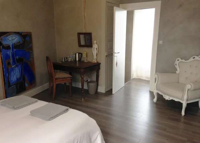 Couette-café La Maison Bleue 3*