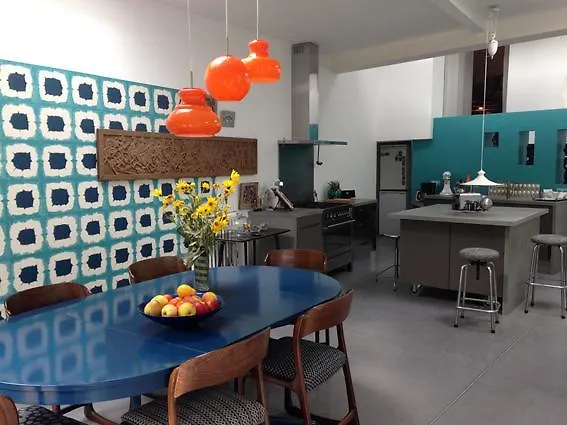 Couette-café La Maison Bleue 3*