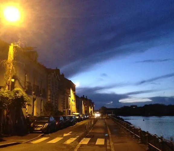 La Maison Bleue Couette-café