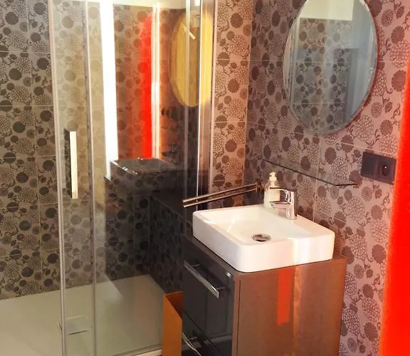 La Maison Bleue Couette-café 3*